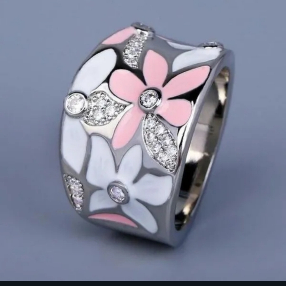 NWT Boho Cute Pink Flower On Silver Sparkly Size 8 Ring!!